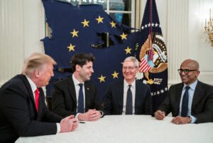 KI-Montage: Runde von Tech- und Politikvertretern vor zerrissener Europaflagge und US-Flagge
